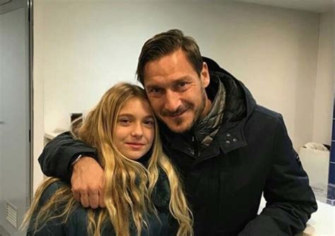 corpo chanel totti|totti francesco figlia.